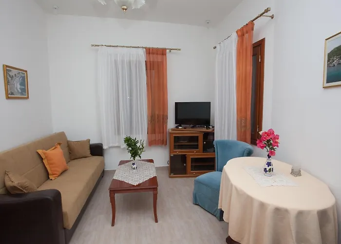 Zacharo ホテル スカラ